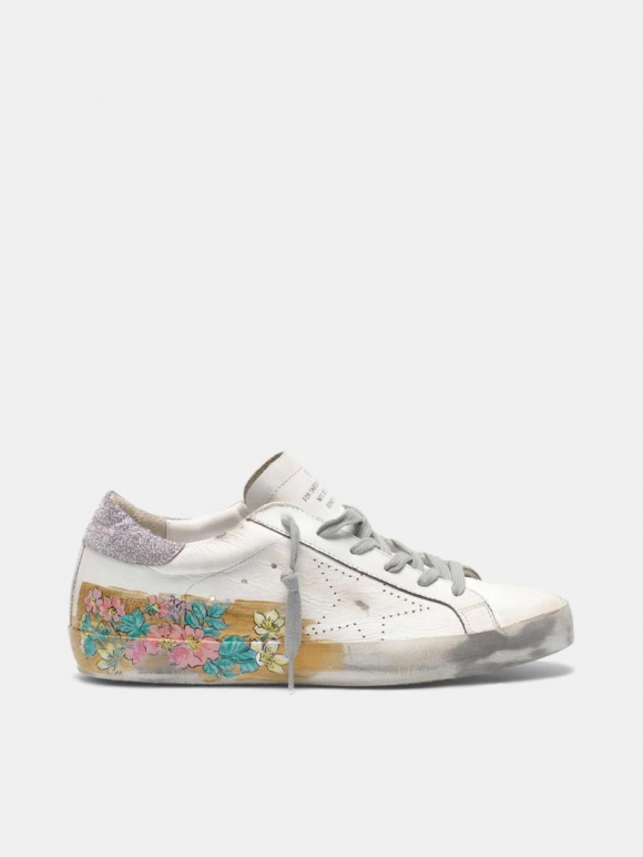 Super-Star golden goose sneakers with gold varnish and hand-pain